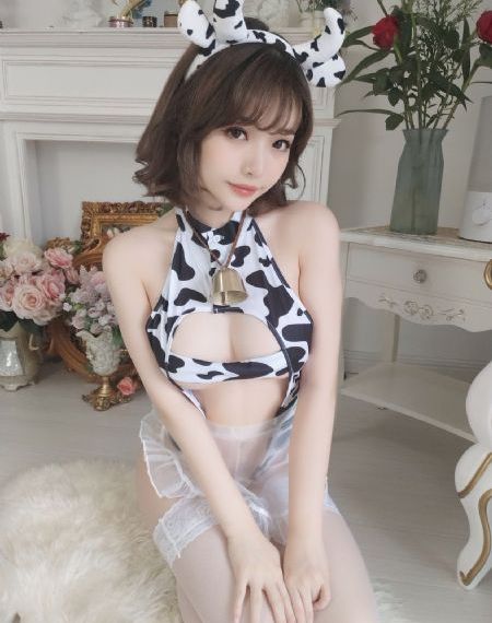 一边亲胸一边摸进内裤里_HD免费在线播放