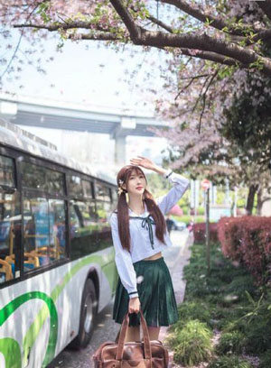 公交车揉捏大乳呻吟喘娇_超清免费观看电视剧