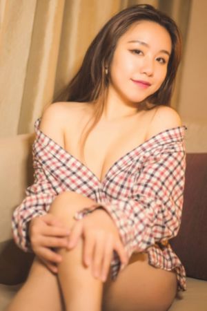 年轻漂亮女朋友4_超清免费在线播放